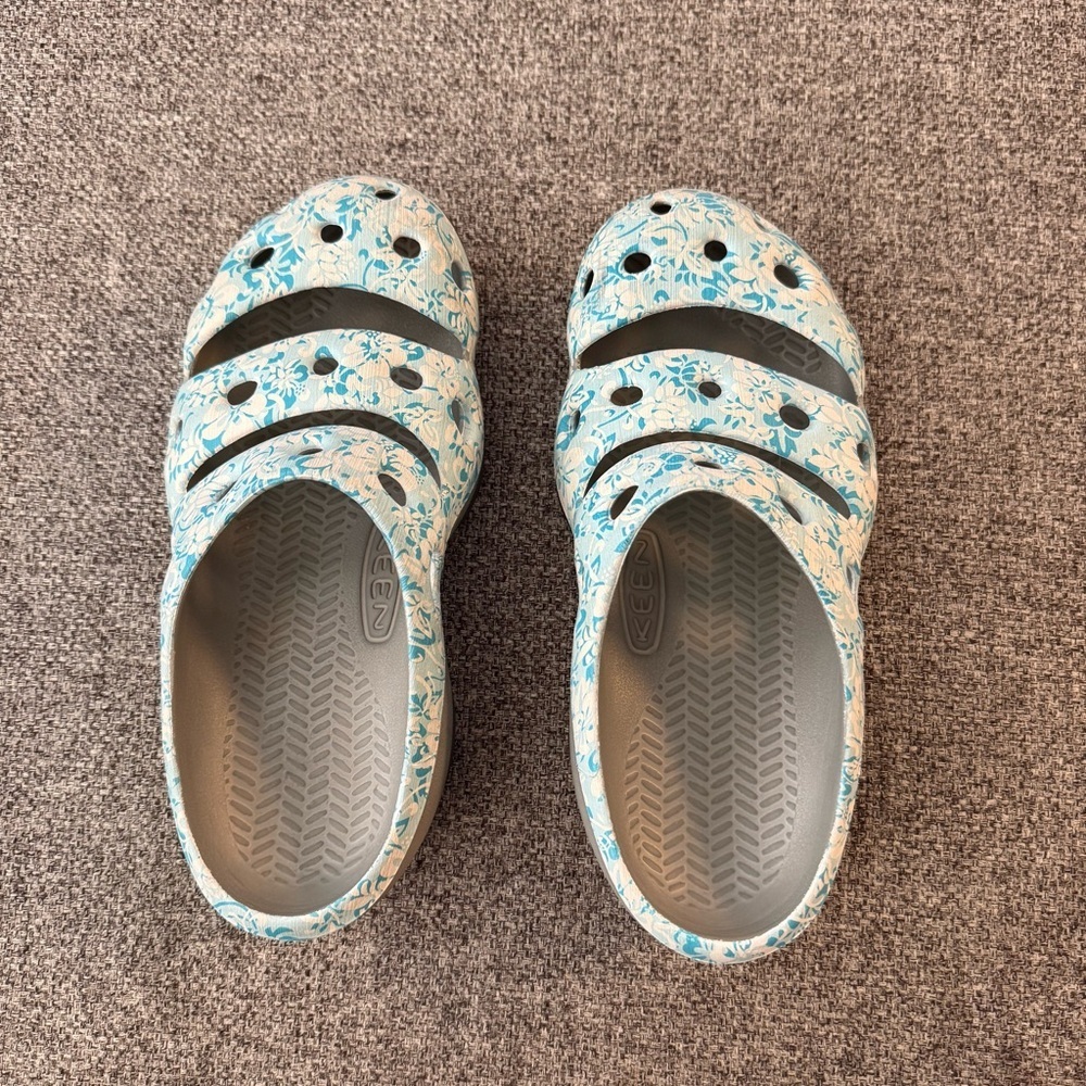 Keen Yogui Arts Clog in Hawaiian Floral Print. Women’s Size 6 in EUC - Picture 2 of 9
